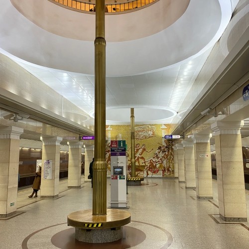 Петербургская подземка: путешествие по станциям и истории