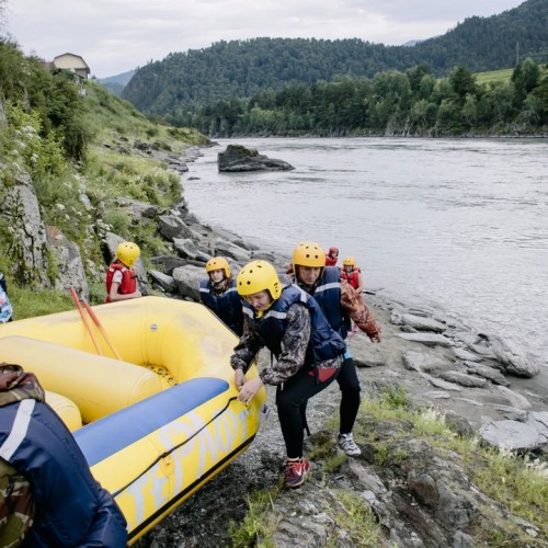 Отпуск на Алтае в мини-группе: релакс в глэмпинге, дегустация на пасеке и лёгкий экстрим