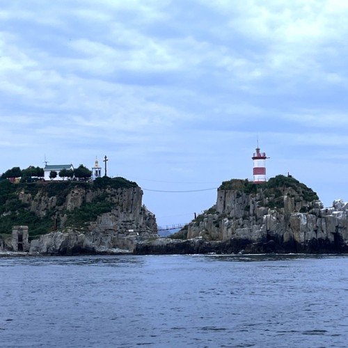 Вокруг Владивостока на катере: море, музыка, гребешок и бокал игристого