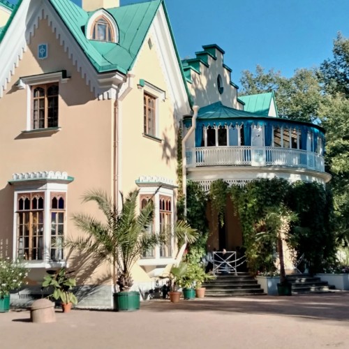 Готика в Петергофе: парк «Александрия»