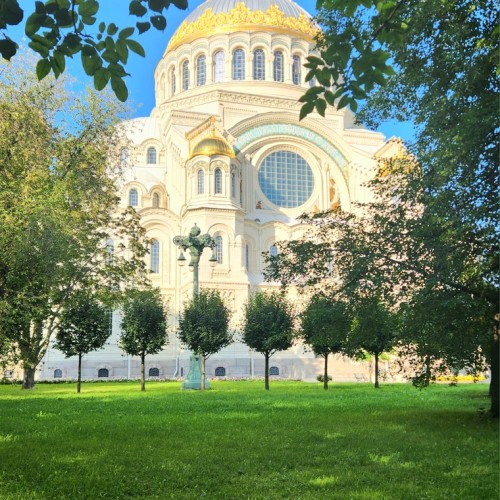 Город-крепость, город-порт: в Кронштадт на метеоре