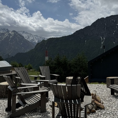 Девичник в Осетии: джип-трип в горах с уроками стрельбы и рисования