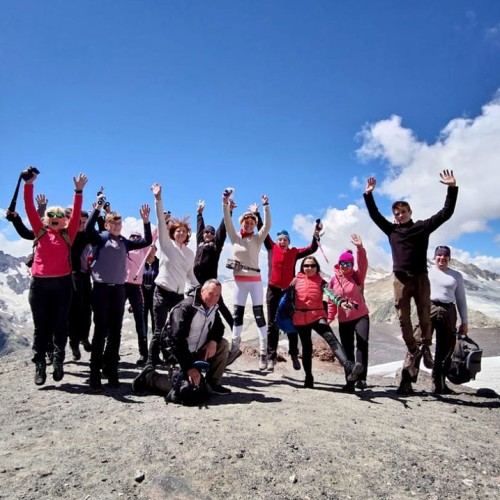 Нетипичное Приэльбрусье: треккинг налегке к 4 высокогорным озёрам с проживанием в гостинице