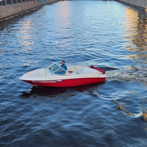 Обзорная прогулка на катере по рекам и каналам Санкт-Петербурга