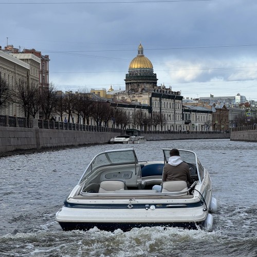 Санкт-Петербург с воды: аренда катера с капитаном