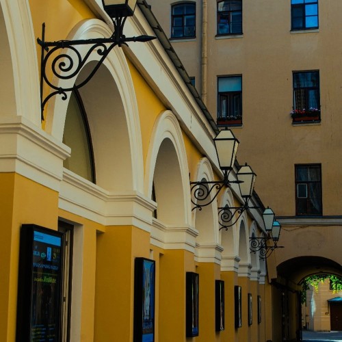 Петербург и его дворы, парадные и смотровая площадка