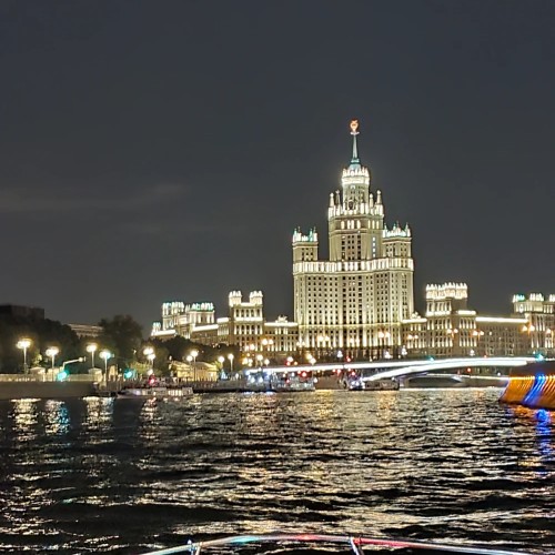 Речная прогулка на катере по центру Москвы