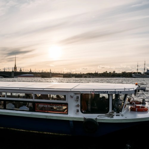 По рекам и каналам Северной столицы