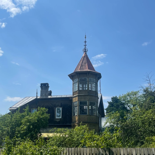 «Лахта: назад в будущее» — небанальные локации Петербурга с краеведом