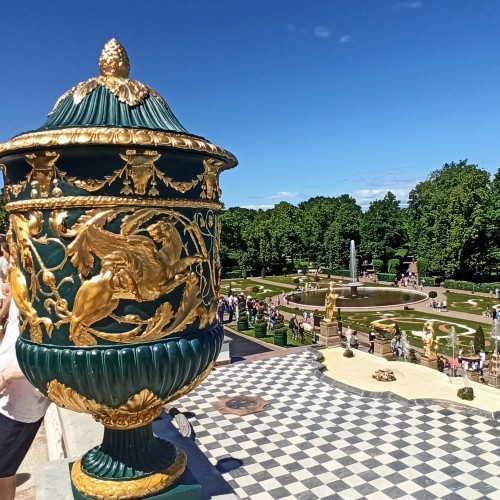 К фонтанам Петергофа — с ветерком на метеоре