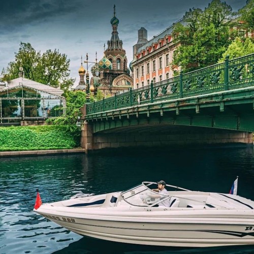 Магия петербургской ночи на катере