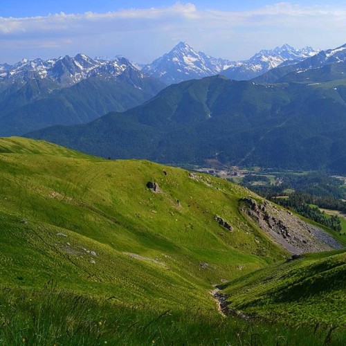 В горы — от суеты и забот: треккинг в Архызе без рюкзаков