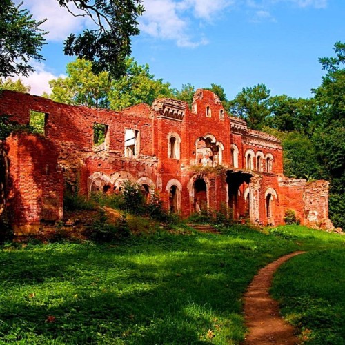 В старинные усадьбы — из Петербурга