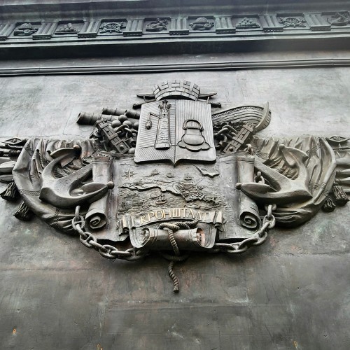 Город-крепость, город-порт: в Кронштадт на метеоре