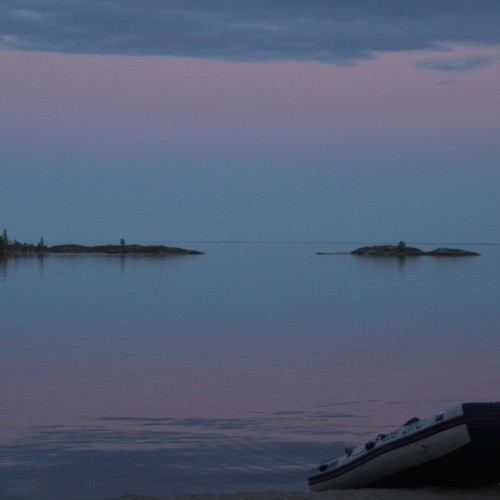 На остров за приключениями: семейный отдых на Ладоге с палатками, вожатыми и няней