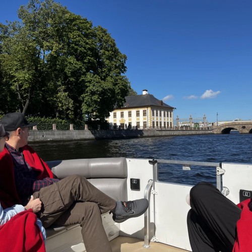 По рекам утреннего Петербурга — в небольшой группе