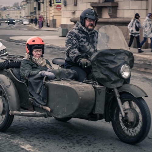 Советский Ленинград: прогулка на ретро-мотоцикле с коляской