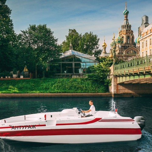 Прогулка на частном катере по Петербургу