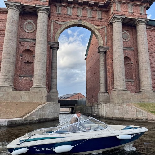 Санкт-Петербург с воды: аренда катера с капитаном