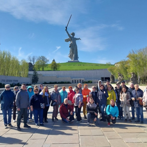 В Элисту из Волгограда на автобусе: вальс тюльпанов, этнопрограмма, мастер-классы и «Страна Бумба»