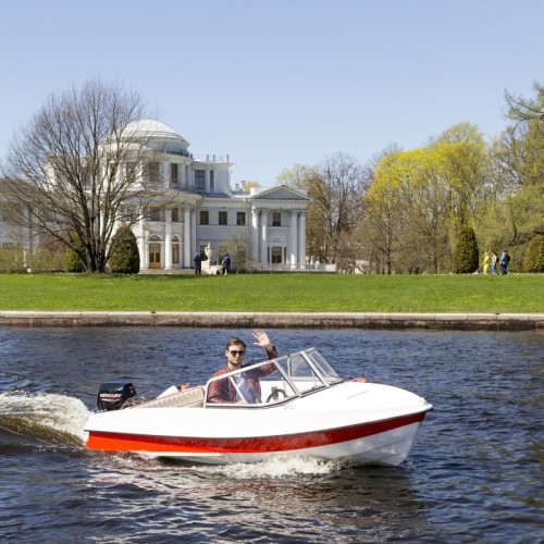 Катание на катере без капитана: по Финскому заливу и рукавам Невы