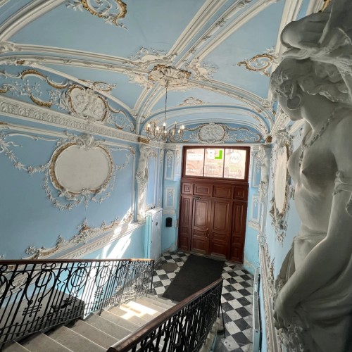 Питерский лайфстайл: по старинным парадным и дворам-колодцам доходных домов