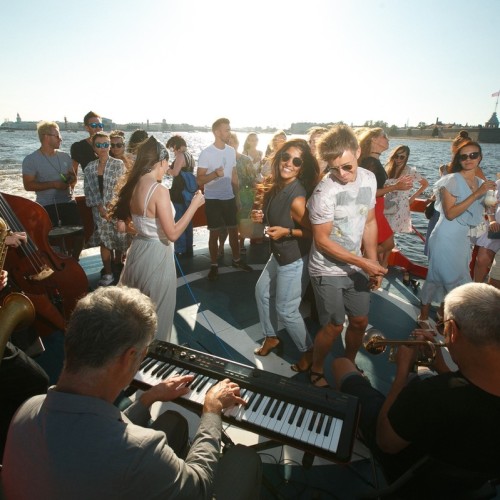 Плыви со звуком! Музыкальный рейс по каналам Петербурга