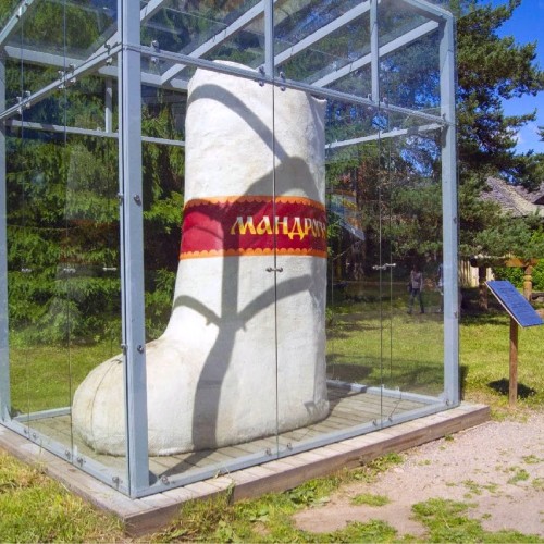 Из Петербурга — в русскую деревню Мандроги