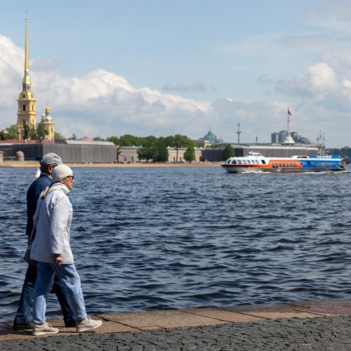 Прогулка на открытом катере — от центра Петербурга до новых кварталов у воды