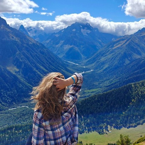 В горы — от суеты и забот: треккинг в Архызе без рюкзаков