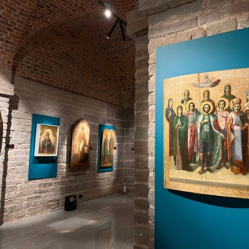 Подцерковье Смольного собора: выставка «Сокровища ризницы Смольного собора» (самостоятельный осмотр)