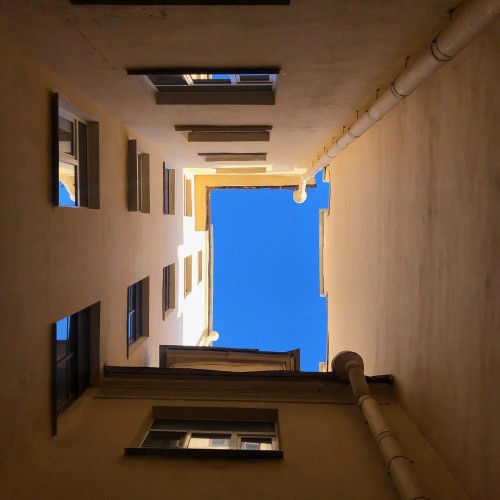 Доходные дома, дворы-колодцы и парадные лестницы