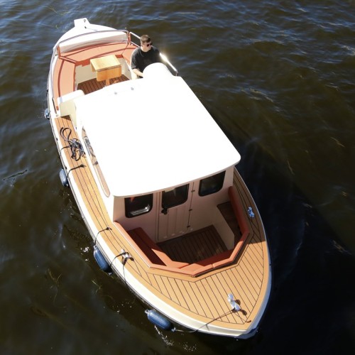 Путешествие по водным артериям Петербурга на катере «Юность»