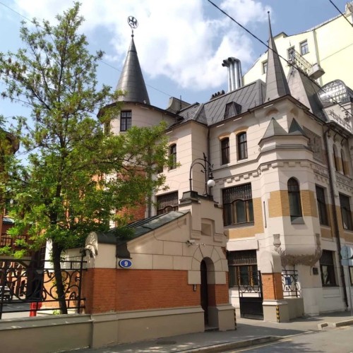 Готические замки Маргариты на Патриарших