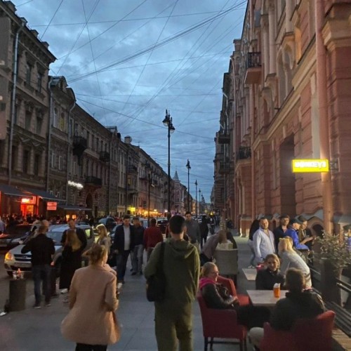 Ночной креативный Петербург на «мини купере». Арт и бары