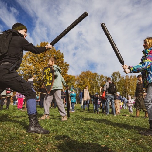 По Китай-городу — с царским стрельцом