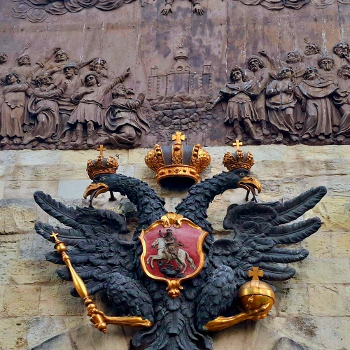 Полуденный выстрел и колоннада Исаакиевского собора