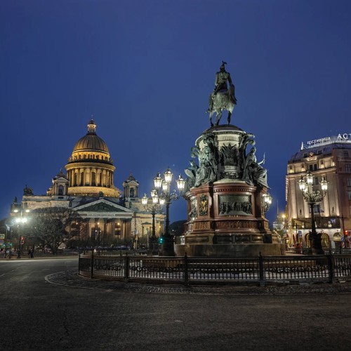 Атмосферная прогулка по ночному Петербургу