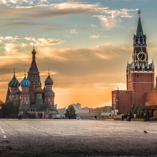 Пешком по страницам истории Москвы: персональное погружение в тайны Кремля и легенды авиации