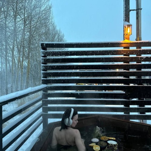 Прочувствуй Арктику: отдых на Русском Севере с ночью в панорамном доме и катанием по Хибинам