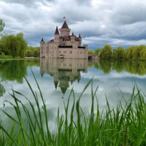 На Кавказ со вкусом и только в своей компании: национальные блюда в горах, Шато Эркен и конный клуб