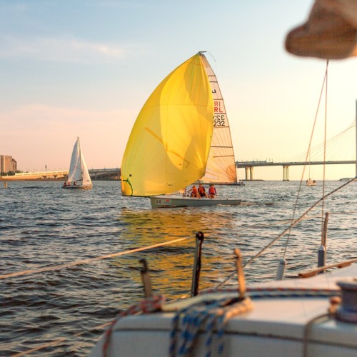 Романтическая прогулка на парусной яхте