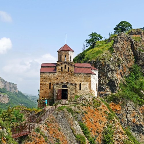 Домбай: экскурсии и походы по заповедным местам