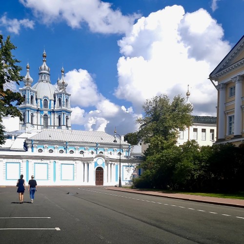 Смольный за 300 лет: от Смольного двора до убийства Кирова