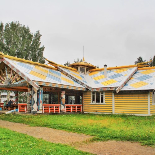 Из Петербурга — в русскую деревню Мандроги