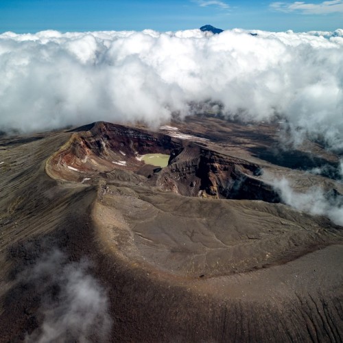 В мини-группе по Камчатке: вулканы, Тихий океан и дикие термальные источники