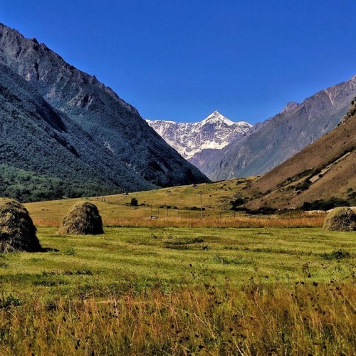 Перезагрузка в Безенги с проживанием в палатках: треккинг к ледникам, водопадам и диким турам