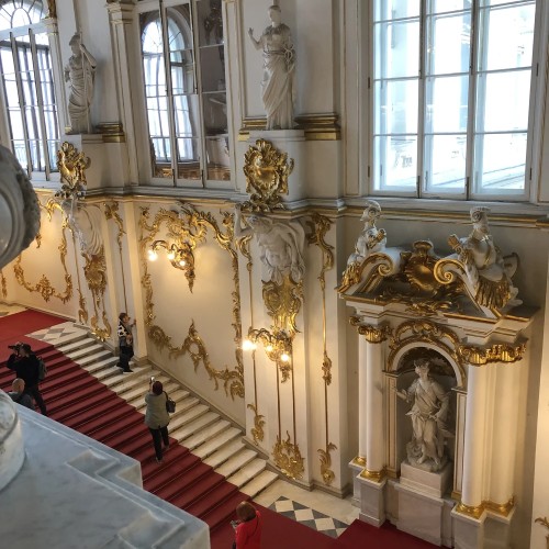 Скрытые сокровища Эрмитажа: экскурсия в Золотую кладовую (без очереди)