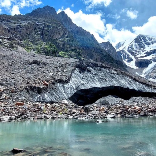 К ледникам: треккинг налегке в ущелье Актру с проживанием на турбазе