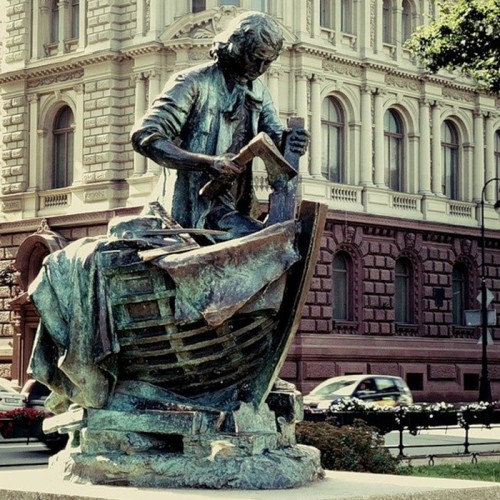 В главной роли — Петербург!